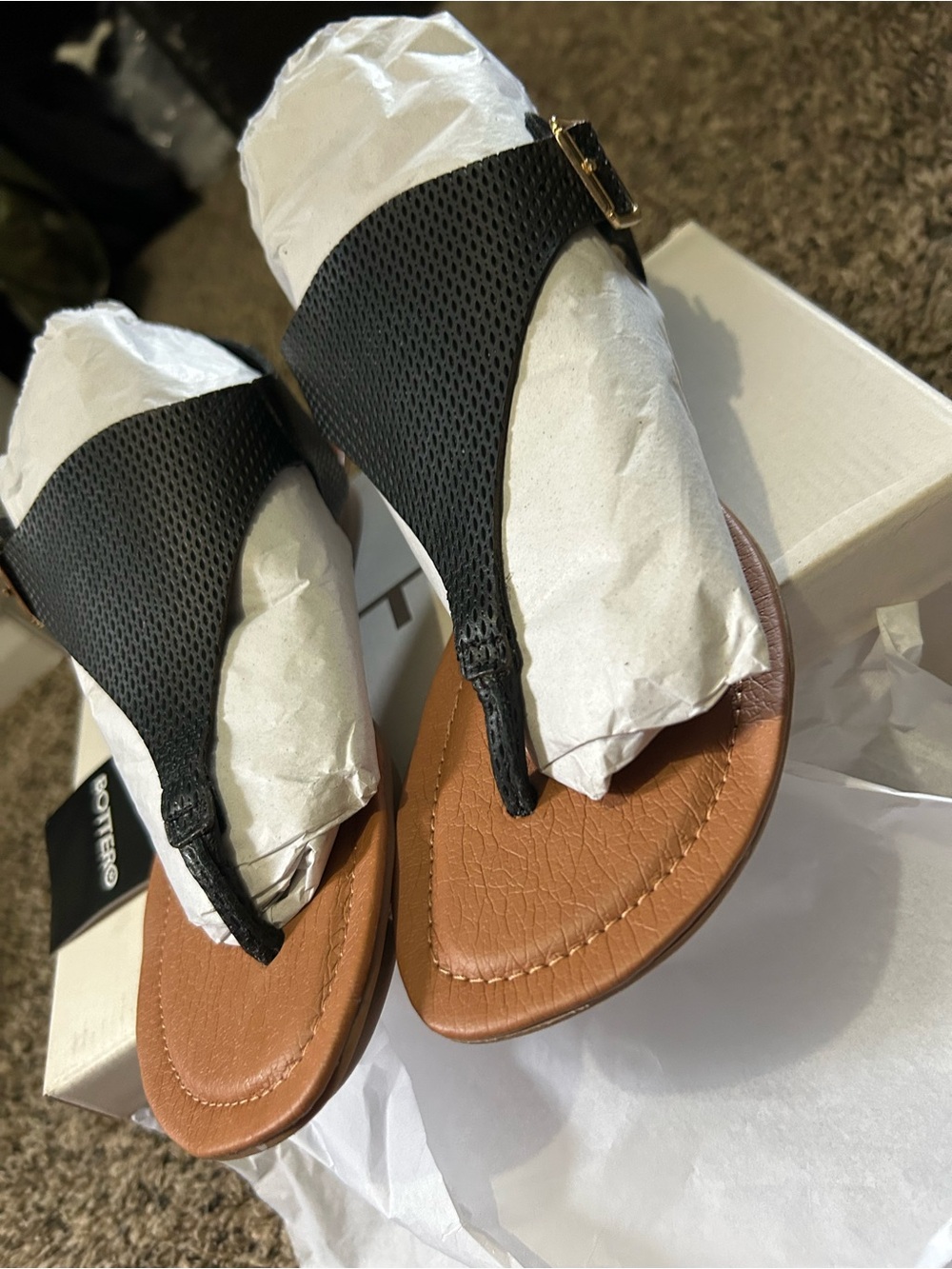 Women’s Black Leather Thong Sandals NWT!